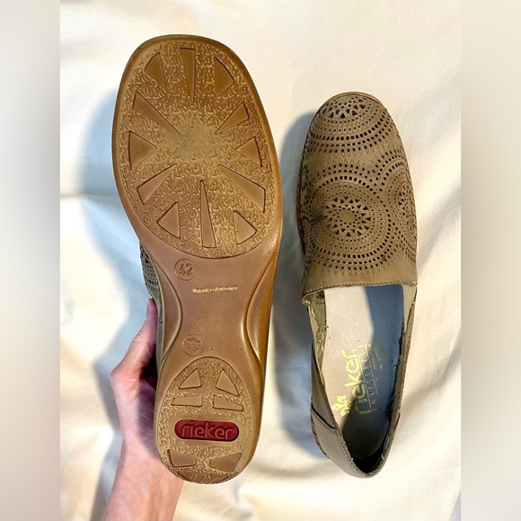 *EUC* Rieker Antistress Perforated Leather Loafer/Shoes - Women’s Size 10 -Taupe - Picture 6 of 11